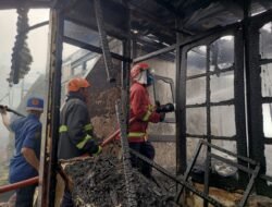 Kebakaran di Batu Merah, Tiga Unit Damkar Diterjunkan