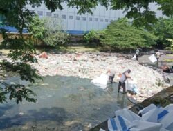 Wattimena Ingatkan Warga Ambon Disiplin Buang Sampah