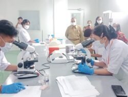 11 Siswa SMKN 6 Ambon Jalani UKK di Balai Labkes Maluku