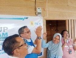 GM PLN dan Walikota Resmi Nyalakan Lampu Bagi 26 Warga Ambon