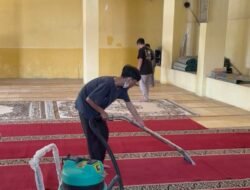 AQUA dan Alfamart Ajak Masyarakat Rawat dan Ademkan Masjid Usai Ramadan