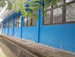 Aksi Dua OTK Rusak Kaca SMKN 1 Malra
