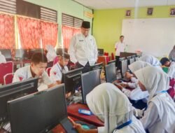 Kakanwil Agama Pantau Ujian Madrasah di MTsN 1 Malteng