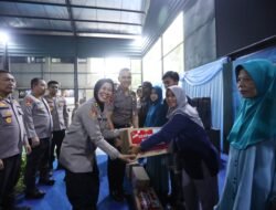 Sespimma Polri Salurkan Bantuan Sosial di Sumedang