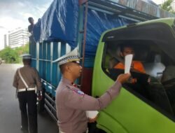 Polantas Maluku Gencarkan Kampanye Keselamatan Melalui Stiker dan Spanduk