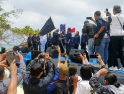 Dilantik di Pantai Liang, Abdullah Vanath Minta 41 Aleg NasDem Belanjakan Uang Minimal Rp1 Juta