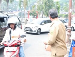 Cegah ISPA Akibat Kabut Asap, Gubernur Maluku Bagikan 1.500 Masker kepada Masyarakat